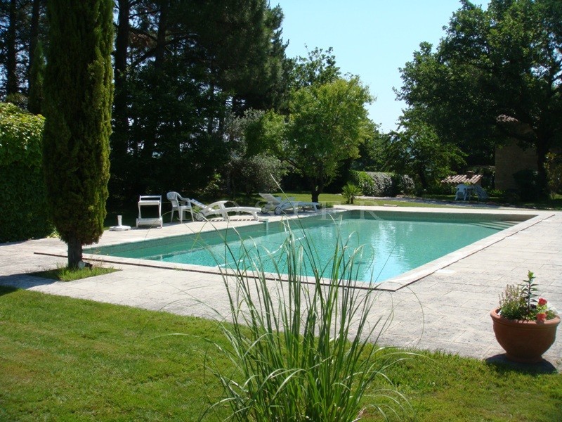 In the Luberon Regional Park, for sale, a beautiful XVIIth century farmhouse, entirely renovated with a beautiful garden and a swimming pool