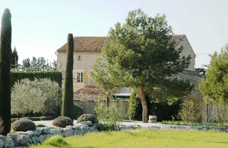 Renovated mas near the Luberon Mountain