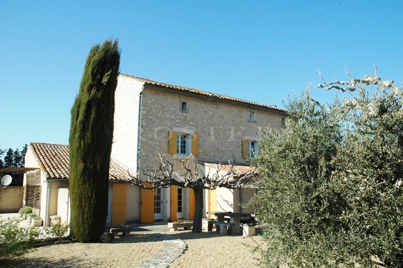 Renovated mas near the Luberon Mountain