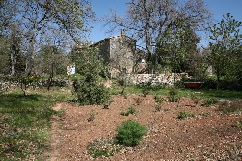 Centuries old renovated farmhouse with beautiful interior courtyard in the heart of the Luberon