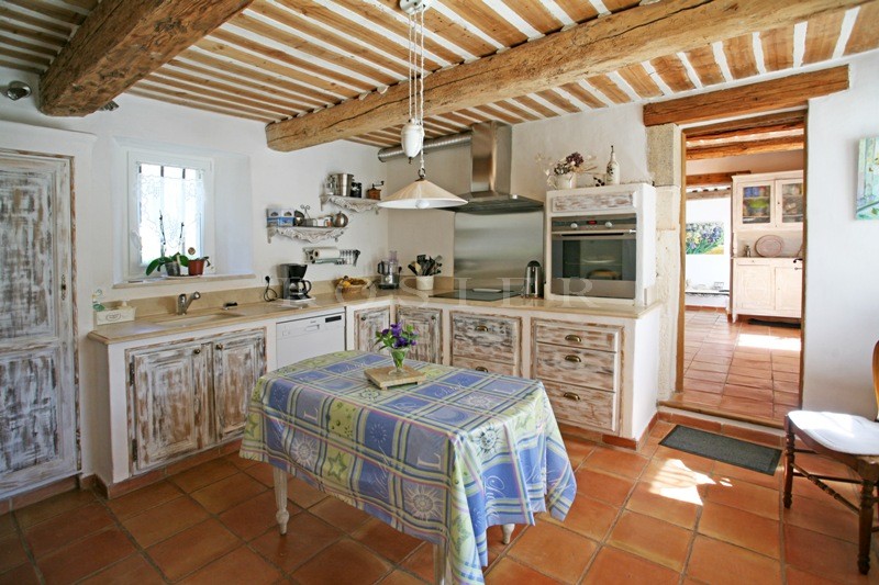 Centuries old renovated farmhouse with beautiful interior courtyard in the heart of the Luberon