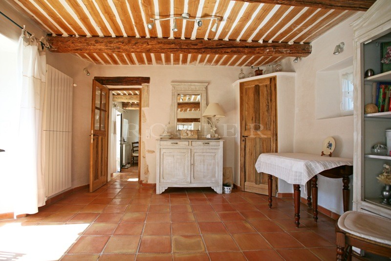Centuries old renovated farmhouse with beautiful interior courtyard in the heart of the Luberon