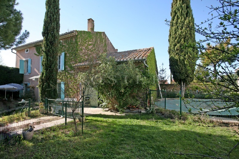 Luberon, for sale, renovated mansion with swimming pool and garden in a village with amenities