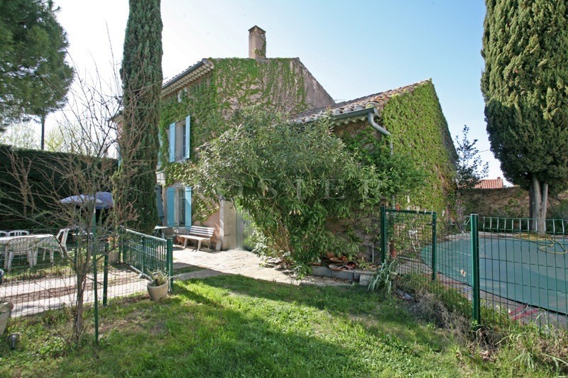 Luberon, for sale, renovated mansion with swimming pool and garden in a village with amenities