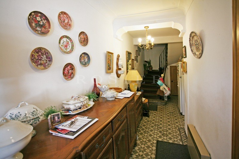 Luberon, for sale, renovated mansion with swimming pool and garden in a village with amenities