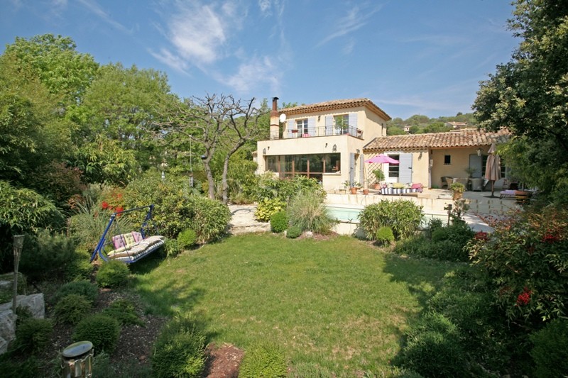 House with swimming pool near Gordes and Luberon