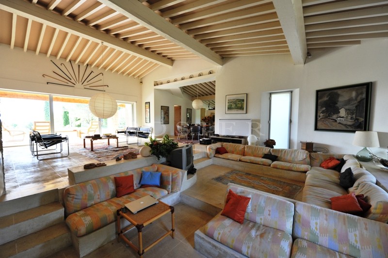 In Provence, facing Luberon, just a few minutes from the listed village of Gordes, for sale, one storey house with a large garden and a swimming pool