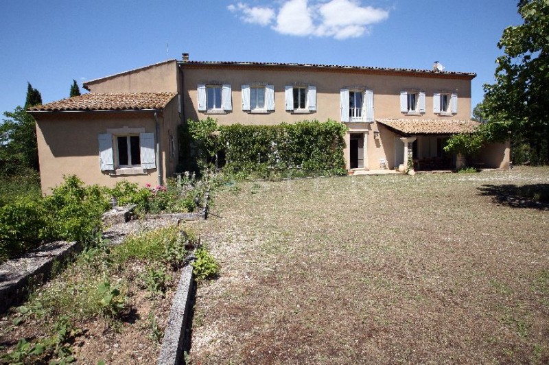 Beautiful mansion house for sale in the Luberon, south of France, on 2 hectares (5 acres) of land