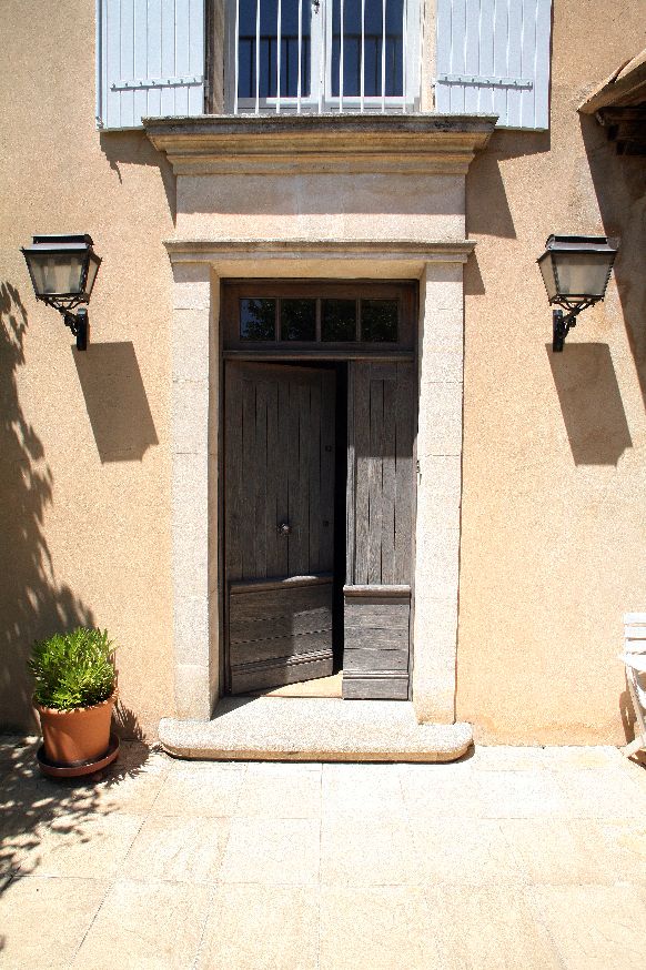 Beautiful mansion house for sale in the Luberon, south of France, on 2 hectares (5 acres) of land