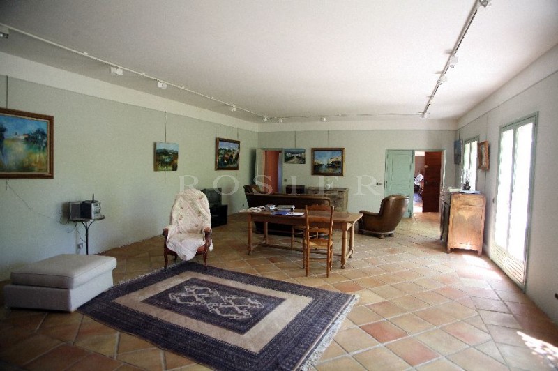 Beautiful mansion house for sale in the Luberon, south of France, on 2 hectares (5 acres) of land
