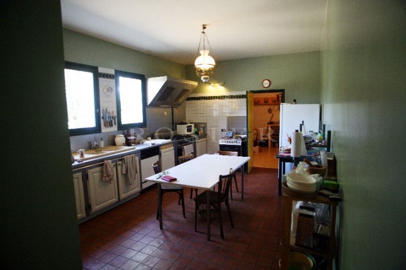 Beautiful mansion house for sale in the Luberon, south of France, on 2 hectares (5 acres) of land