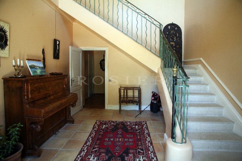 Beautiful mansion house for sale in the Luberon, south of France, on 2 hectares (5 acres) of land