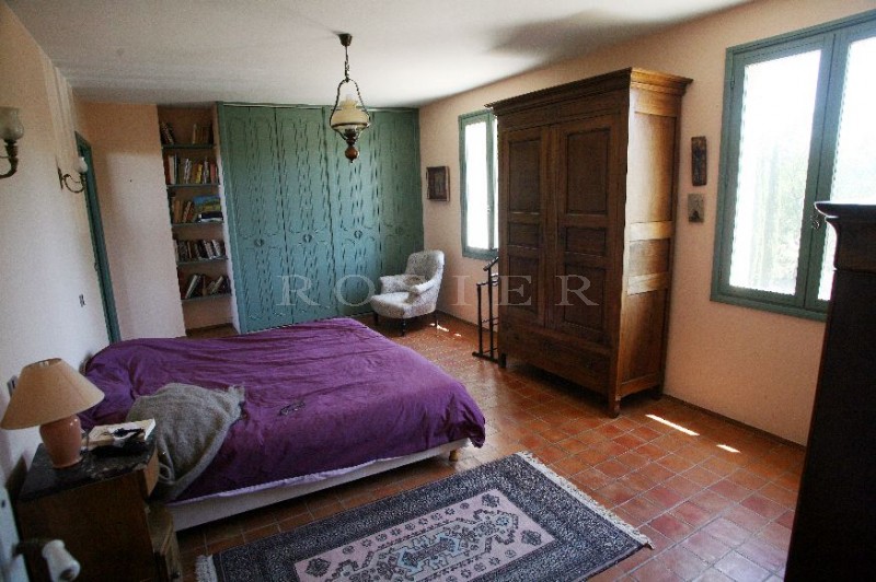 Beautiful mansion house for sale in the Luberon, south of France, on 2 hectares (5 acres) of land