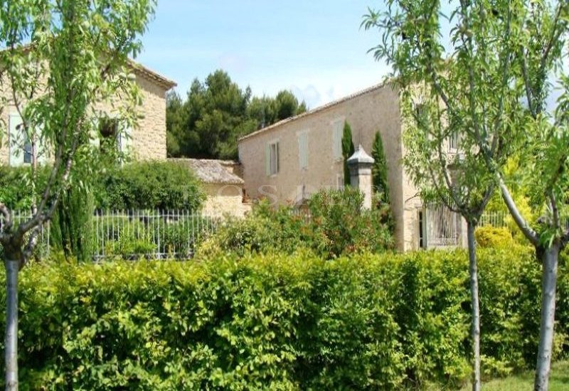 Near Isle sur la Sorgue in Provence, for sale, an authentic restored property a former vineyard currently a large B&B