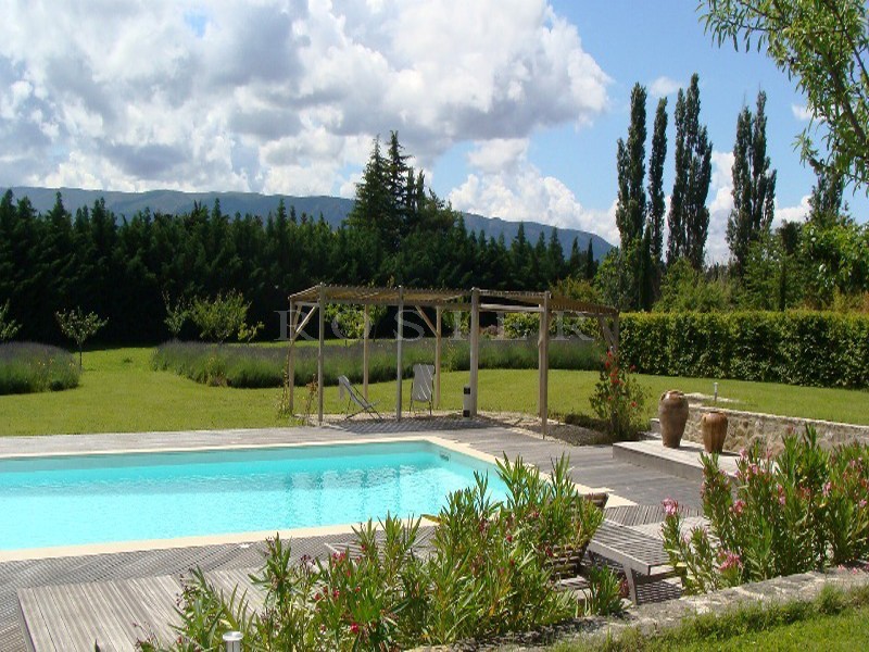 Near Isle sur la Sorgue in Provence, for sale, an authentic restored property a former vineyard currently a large B&B