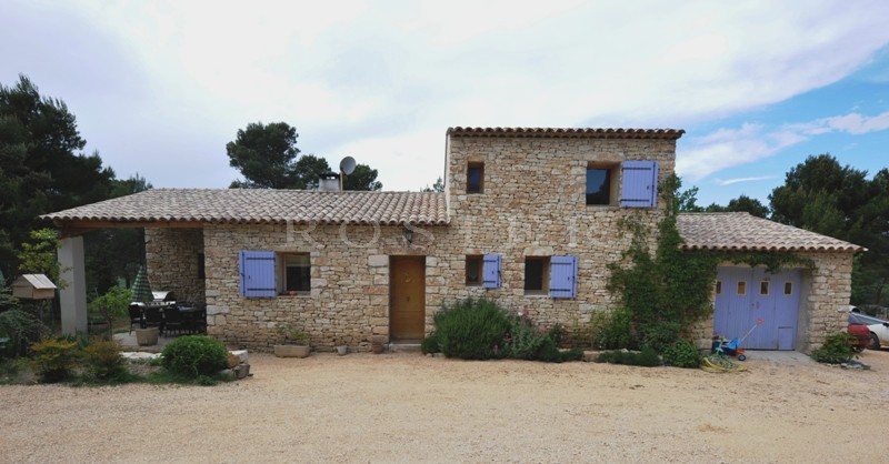 In the heart of the Vaucluse mountains and the Luberon Park, charming stone house for sale