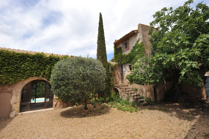 Hamlet House in the Luberon with a bassin style pool and a fitted pool house