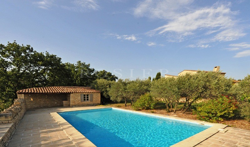 Near Gordes, beautiful stone house overlooking the valley, the Luberon and the Alpilles