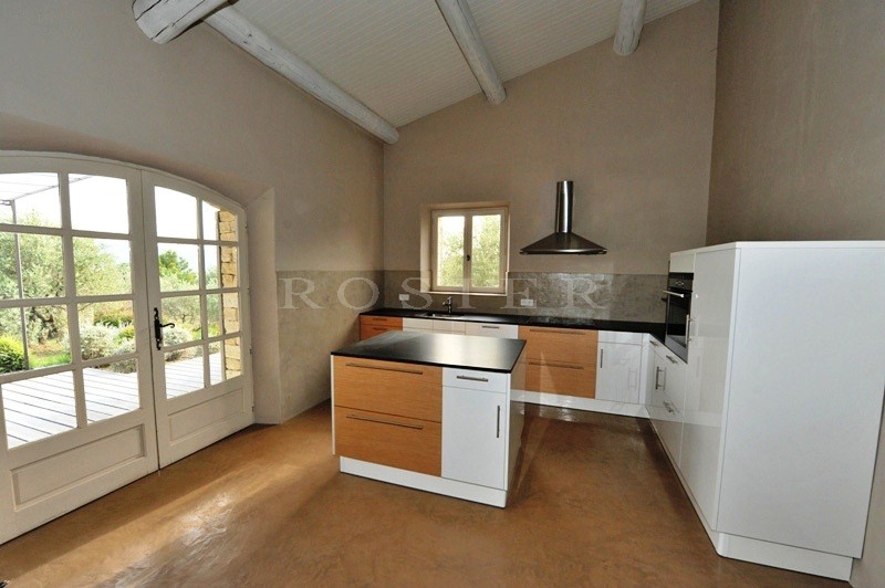 Near Gordes, beautiful stone house overlooking the valley, the Luberon and the Alpilles