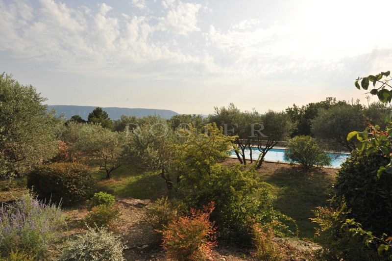 Near Gordes, beautiful stone house overlooking the valley, the Luberon and the Alpilles