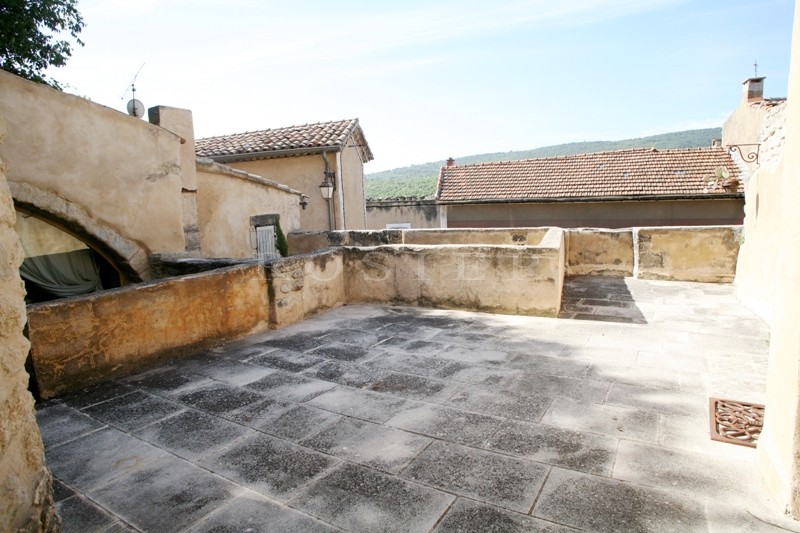 In the Luberon, at the heart of a highly saught after village: a charming 17th century property.