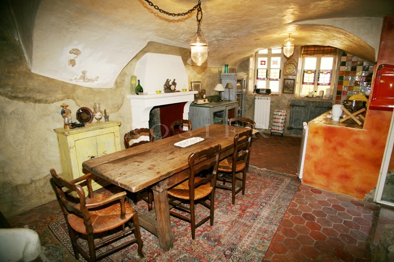 In the Luberon, at the heart of a highly saught after village: a charming 17th century property.