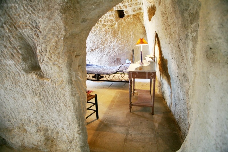 In the Luberon, at the heart of a highly saught after village: a charming 17th century property.
