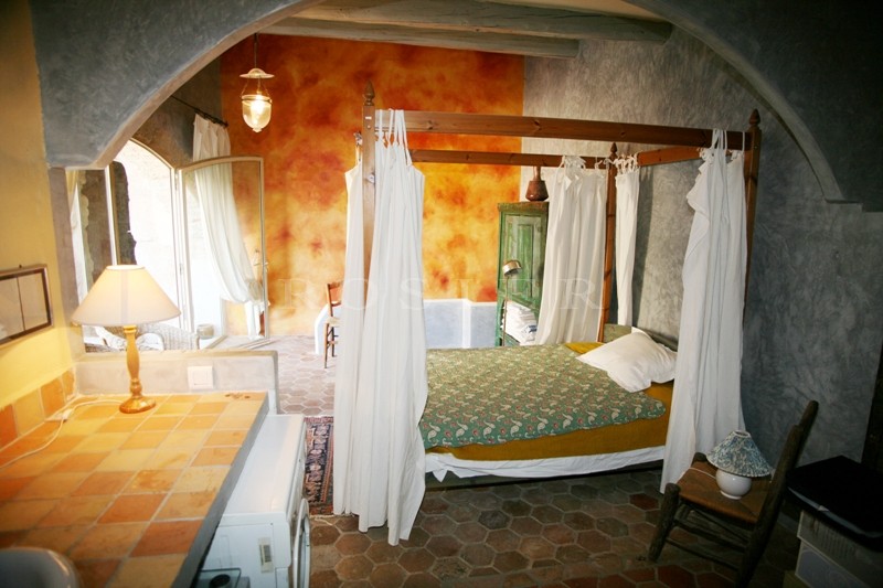 In the Luberon, at the heart of a highly saught after village: a charming 17th century property.