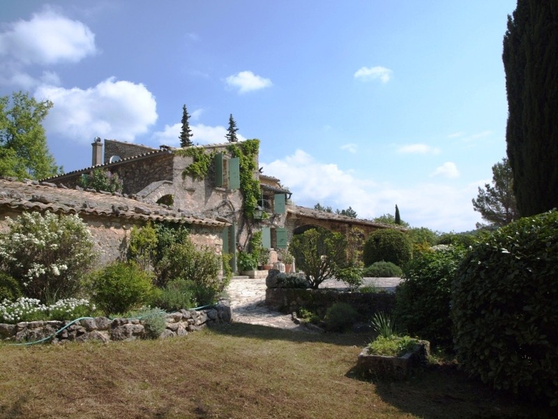 Provence, Luberon, for sale, a renovated XVIth century sheepfold, on 7 hectares of grounds