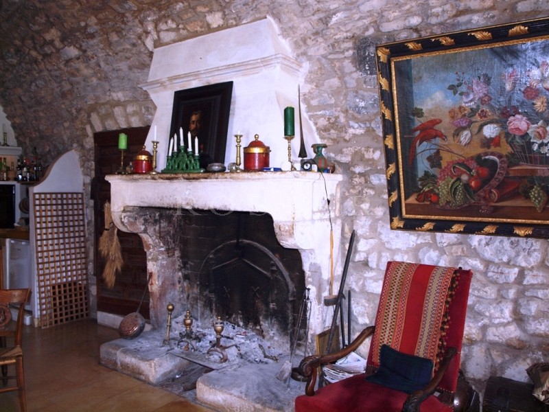 Provence, Luberon, for sale, a renovated XVIth century sheepfold, on 7 hectares of grounds