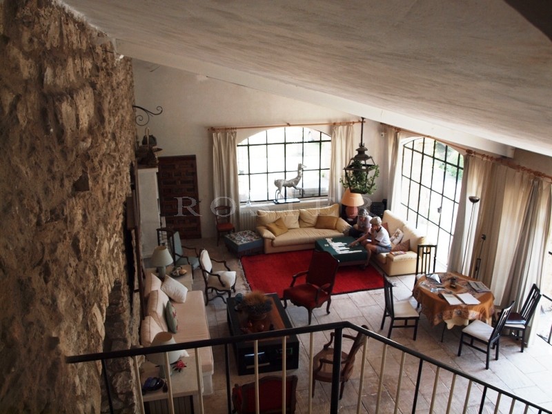 Provence, Luberon, for sale, a renovated XVIth century sheepfold, on 7 hectares of grounds