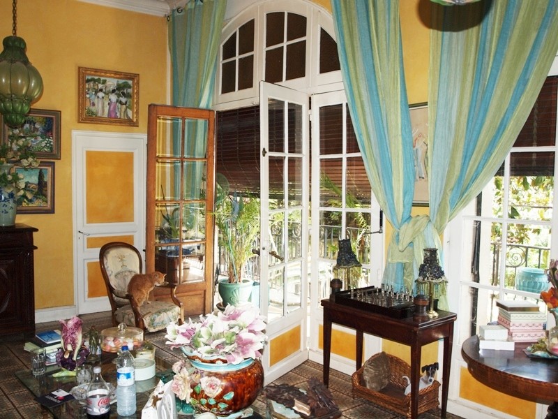 In Provence, between the Alpilles and Luberon mountains, for sale, luxurious mansion with terrace and garden