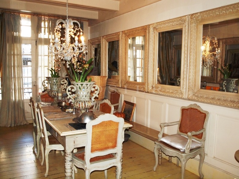 In Provence, between the Alpilles and Luberon mountains, for sale, luxurious mansion with terrace and garden