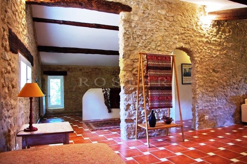 In the Luberon, close to a hilltop village: manor house with swimming pool and magnificent views.