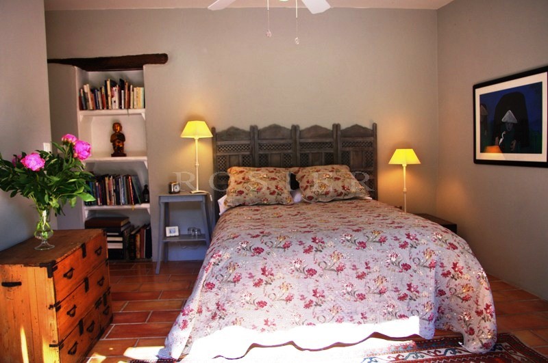 In the Luberon, close to a hilltop village: manor house with swimming pool and magnificent views.