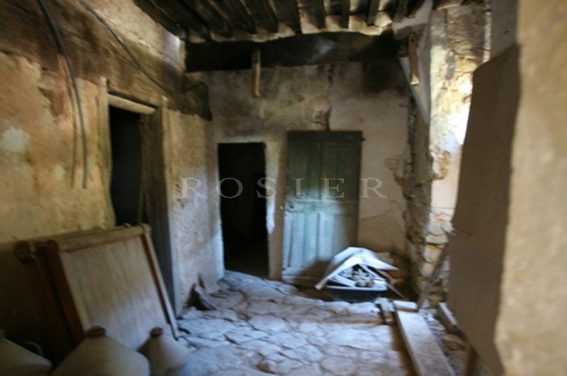 For sale, in Luberon, XVth century fortified farm with over 140 hectares of land 