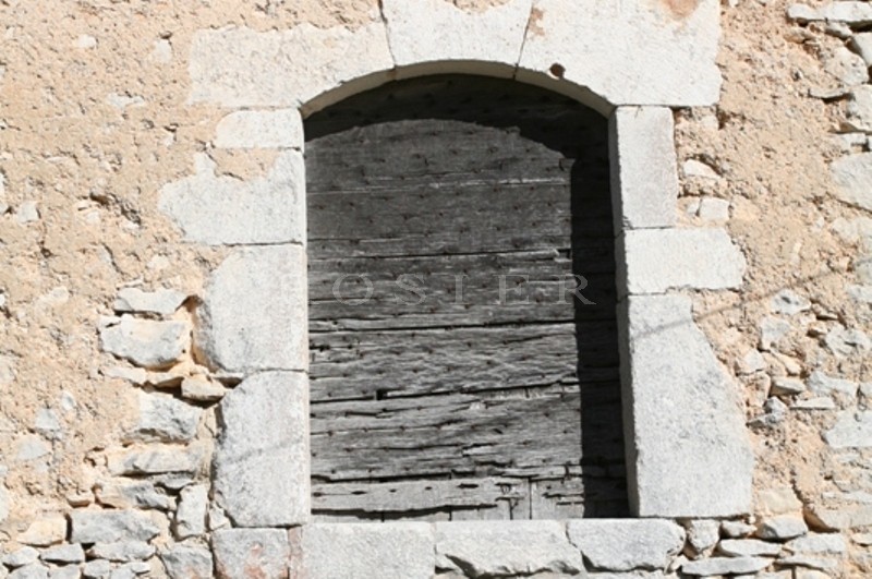 For sale, in Luberon, XVth century fortified farm with over 140 hectares of land 