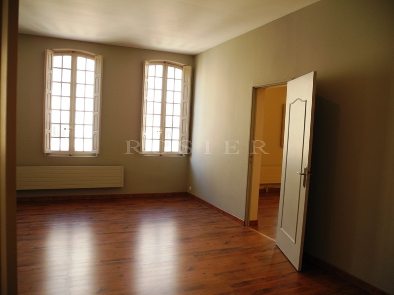 In the heart of Avignon, just a short walk from the Popes' Palace: luxury 150 m² appartment