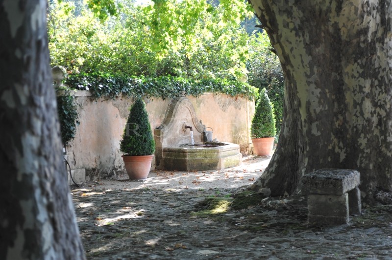 Beautifully renovated traditional 16th century mill close to Gordes, Goult and Menerbes in the Luberon
