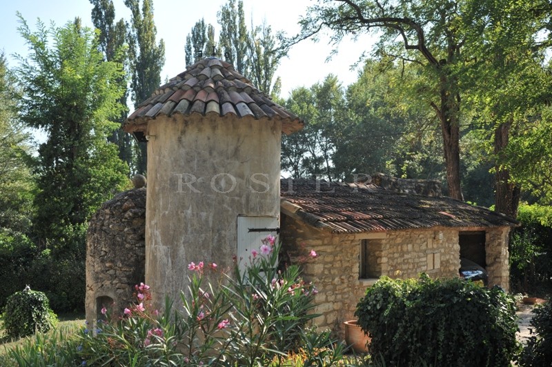 Beautifully renovated traditional 16th century mill close to Gordes, Goult and Menerbes in the Luberon