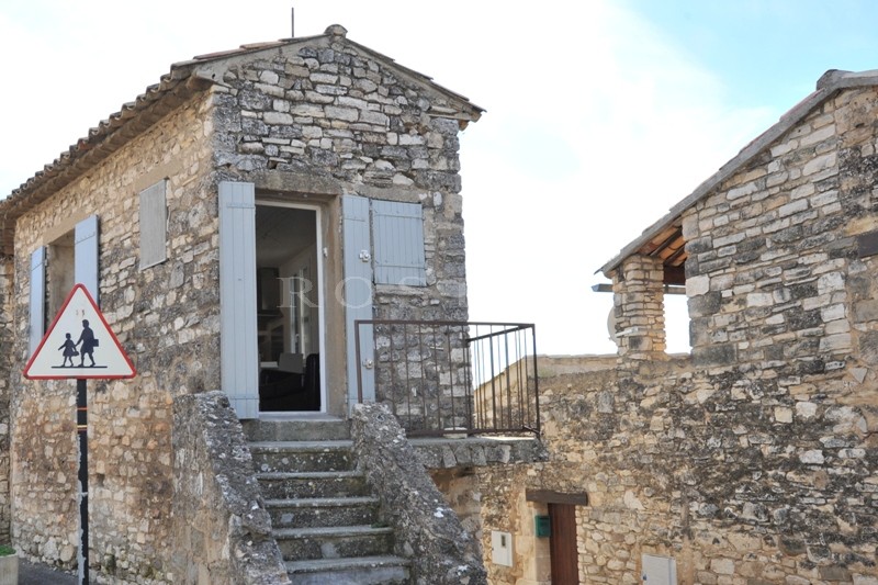 In Provence, in a Luberon's hilltop village, for sale, an ideal recently renovated holiday home, lots of charm