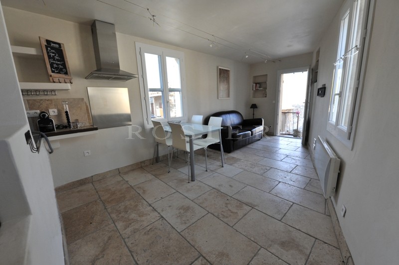In Provence, in a Luberon's hilltop village, for sale, an ideal recently renovated holiday home, lots of charm