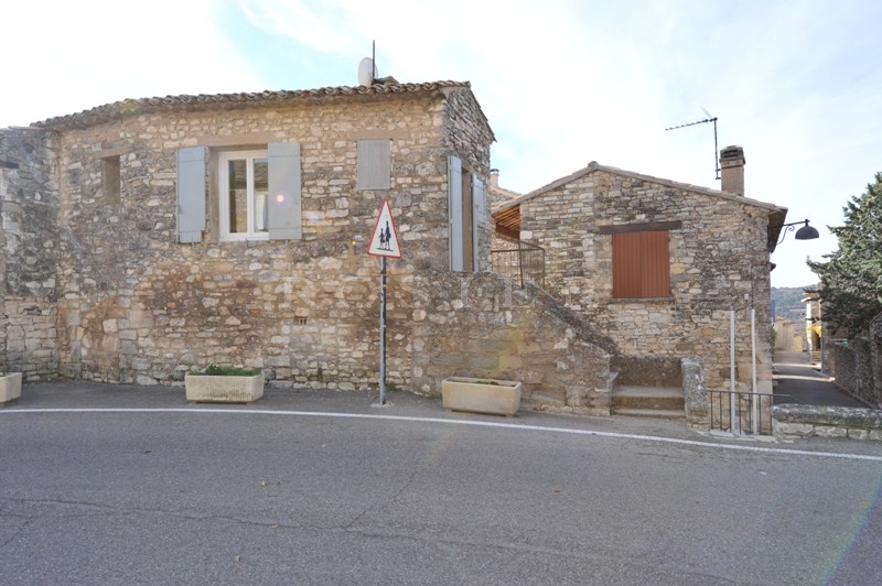In Provence, in a Luberon's hilltop village, for sale, an ideal recently renovated holiday home, lots of charm