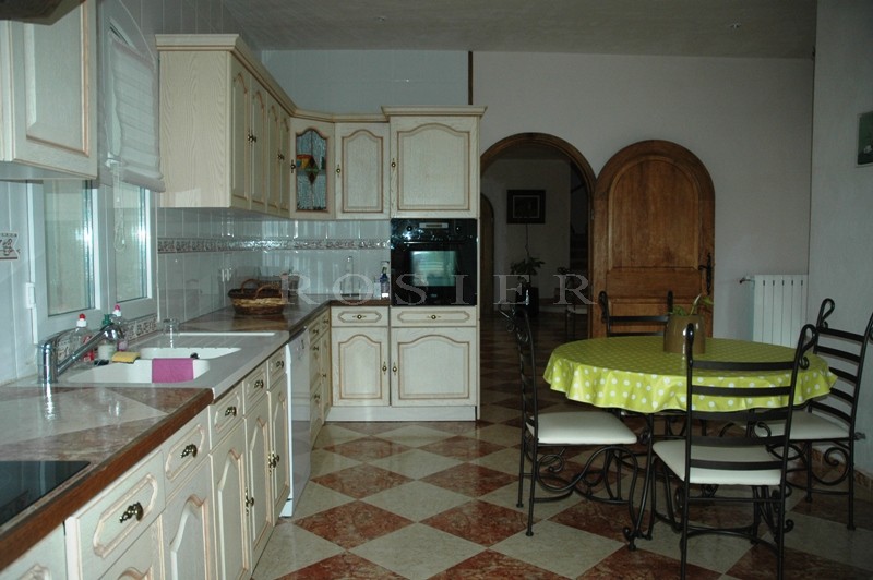 In the Drome Provençale, for sale, large 7-bedroomed villa with swimming pool and breathtaking views.