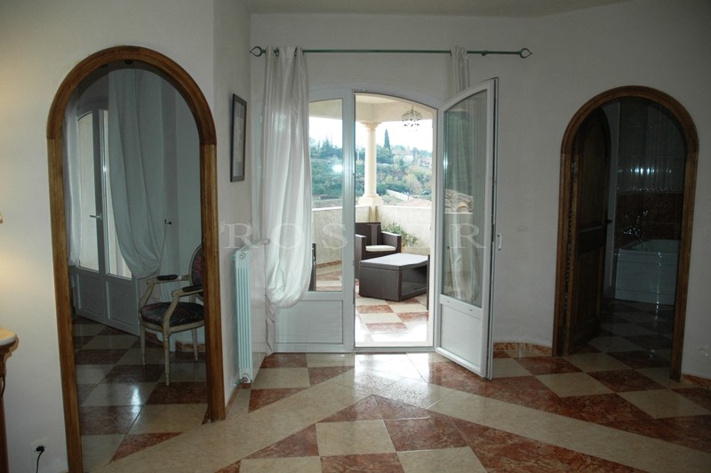 In the Drome Provençale, for sale, large 7-bedroomed villa with swimming pool and breathtaking views.