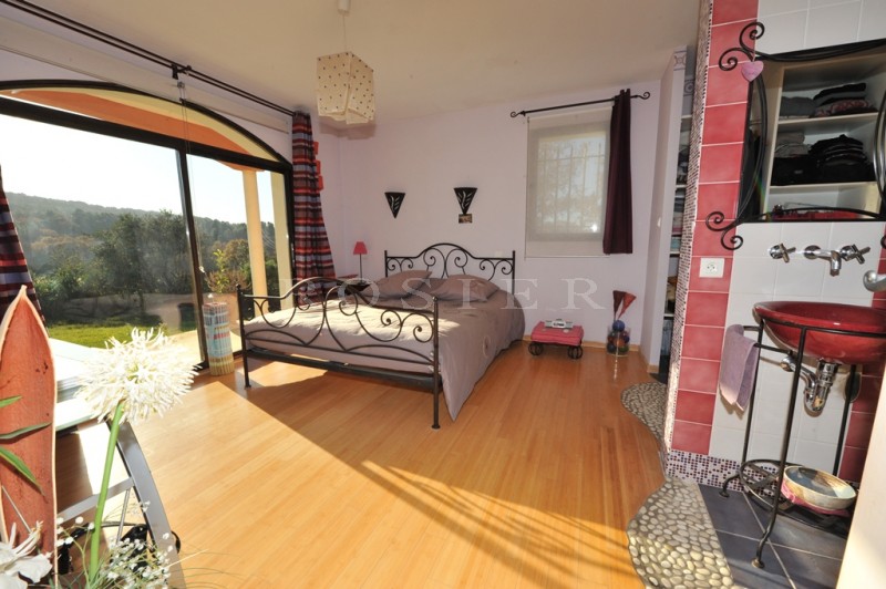 Beautiful Mediterranean-style villa close to Isle sur la Sorgue, very peaceful but within walking distance of local shops.