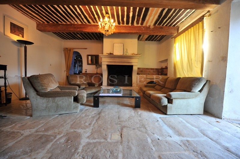 In the Natural Park of the Luberon, for sale, exceptional renovated farmhouse on more than 150 hectares