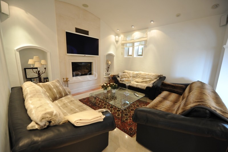 Luberon, for sale, up in the hills and just few minutes from a famous perched village, prestigious, contemporary-style property with amazing views.