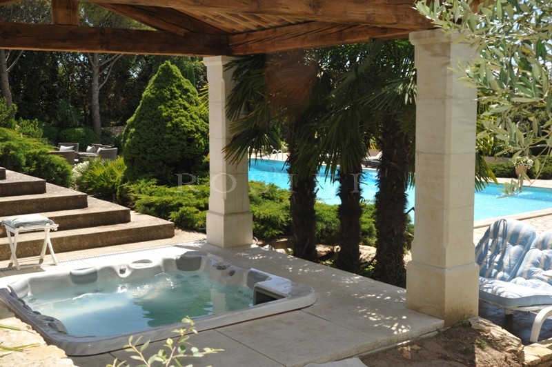 Luberon, for sale, up in the hills and just few minutes from a famous perched village, prestigious, contemporary-style property with amazing views.