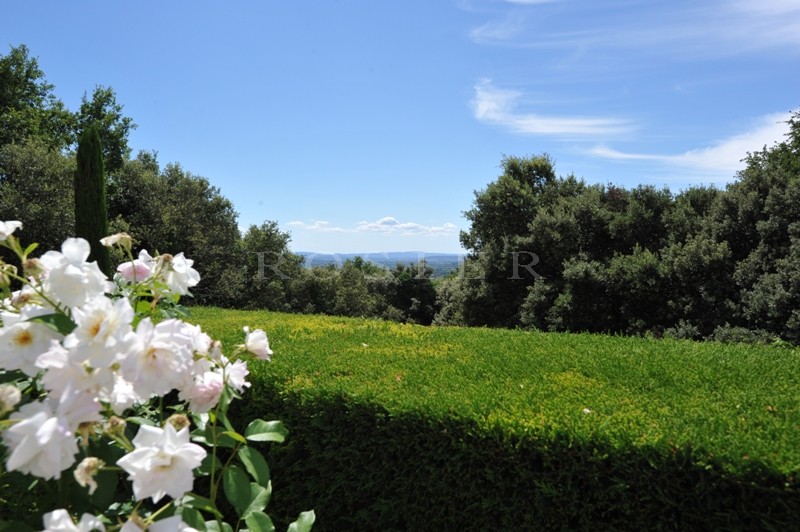 Luberon, for sale, up in the hills and just few minutes from a famous perched village, prestigious, contemporary-style property with amazing views.